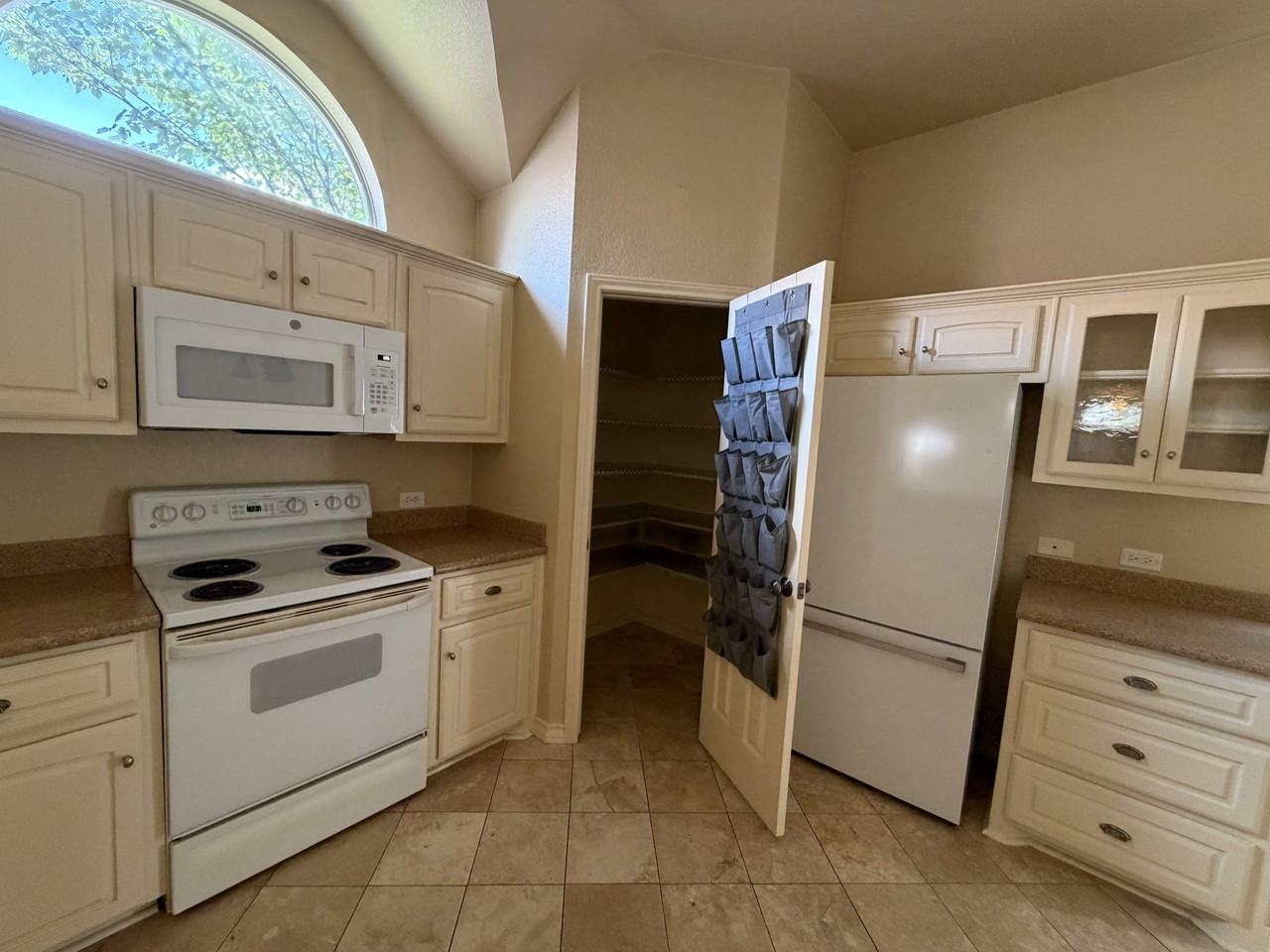 2905 Nandina St - Photo 6 of 13