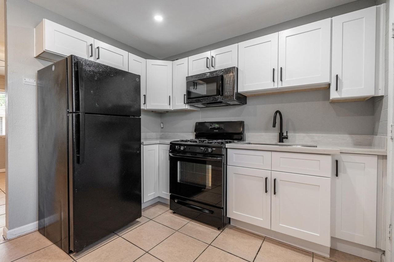 4423 N 23rd Ave #B - Photo 7 of 32