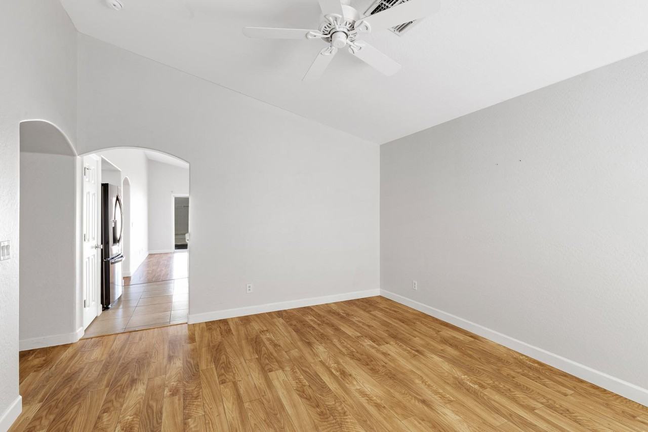 11518 W Paradise Dr - Photo 3 of 20