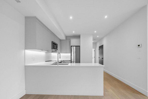 909 Castlefield Ave - Photo 2 of 18