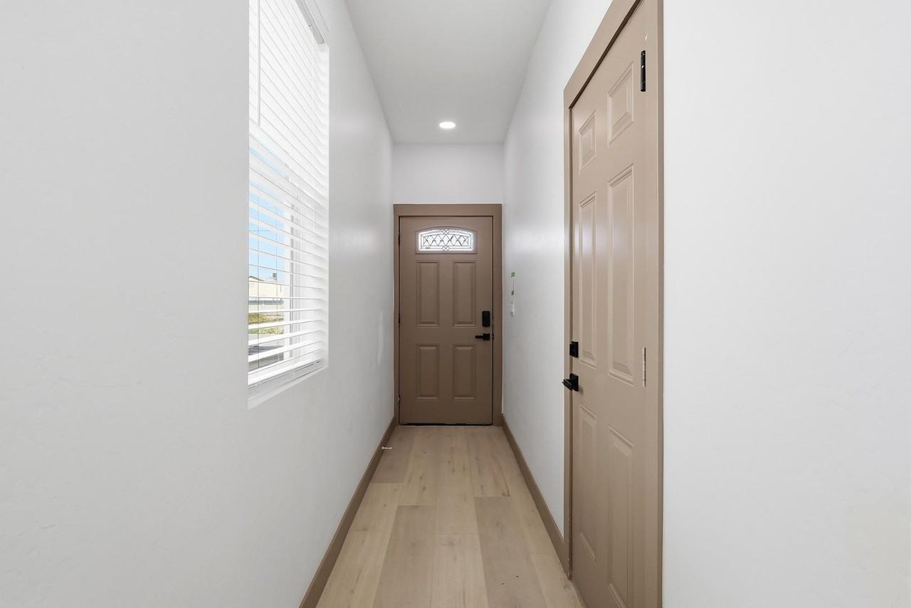 2809 E Trumbull Rd #2 - Photo 2 of 27