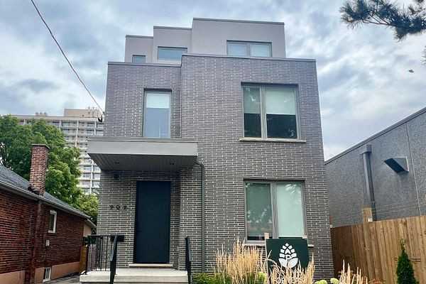 909 Castlefield Ave - Photo 6 of 18