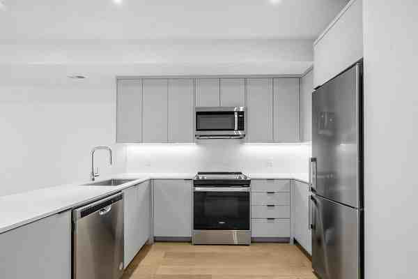 909 Castlefield Ave - Photo 4 of 18