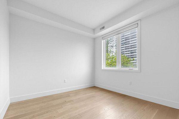 909 Castlefield Ave - Photo 5 of 18