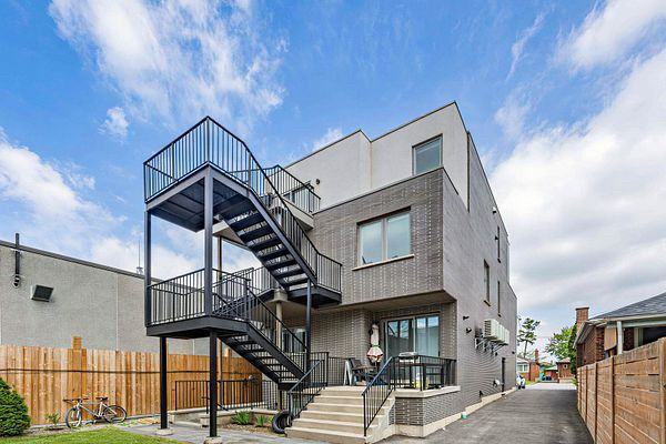 909 Castlefield Ave - Photo 3 of 18