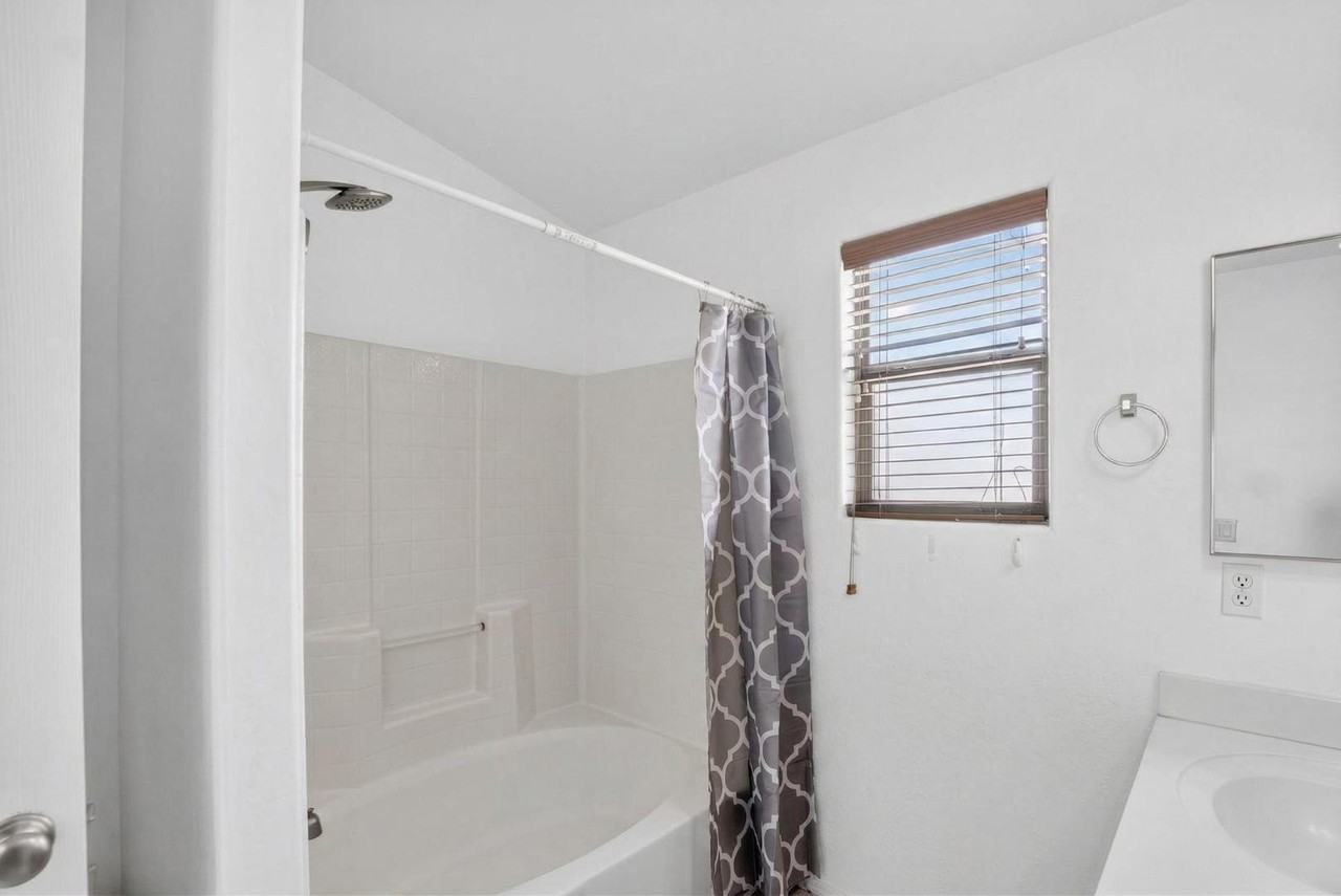 6550 S 44th Ave - Photo 7 of 25