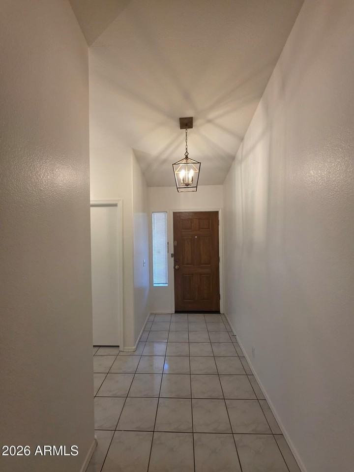 121 W Ivanhoe St - Photo 2 of 28
