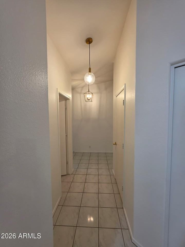121 W Ivanhoe St - Photo 3 of 28