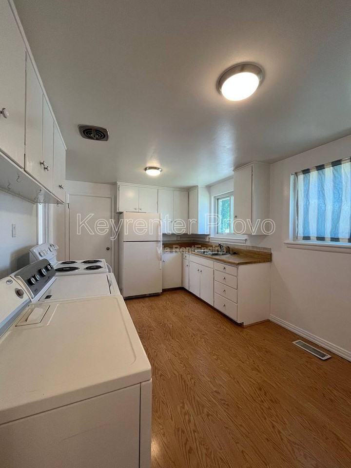 N 1360 E - Photo 3 of 10