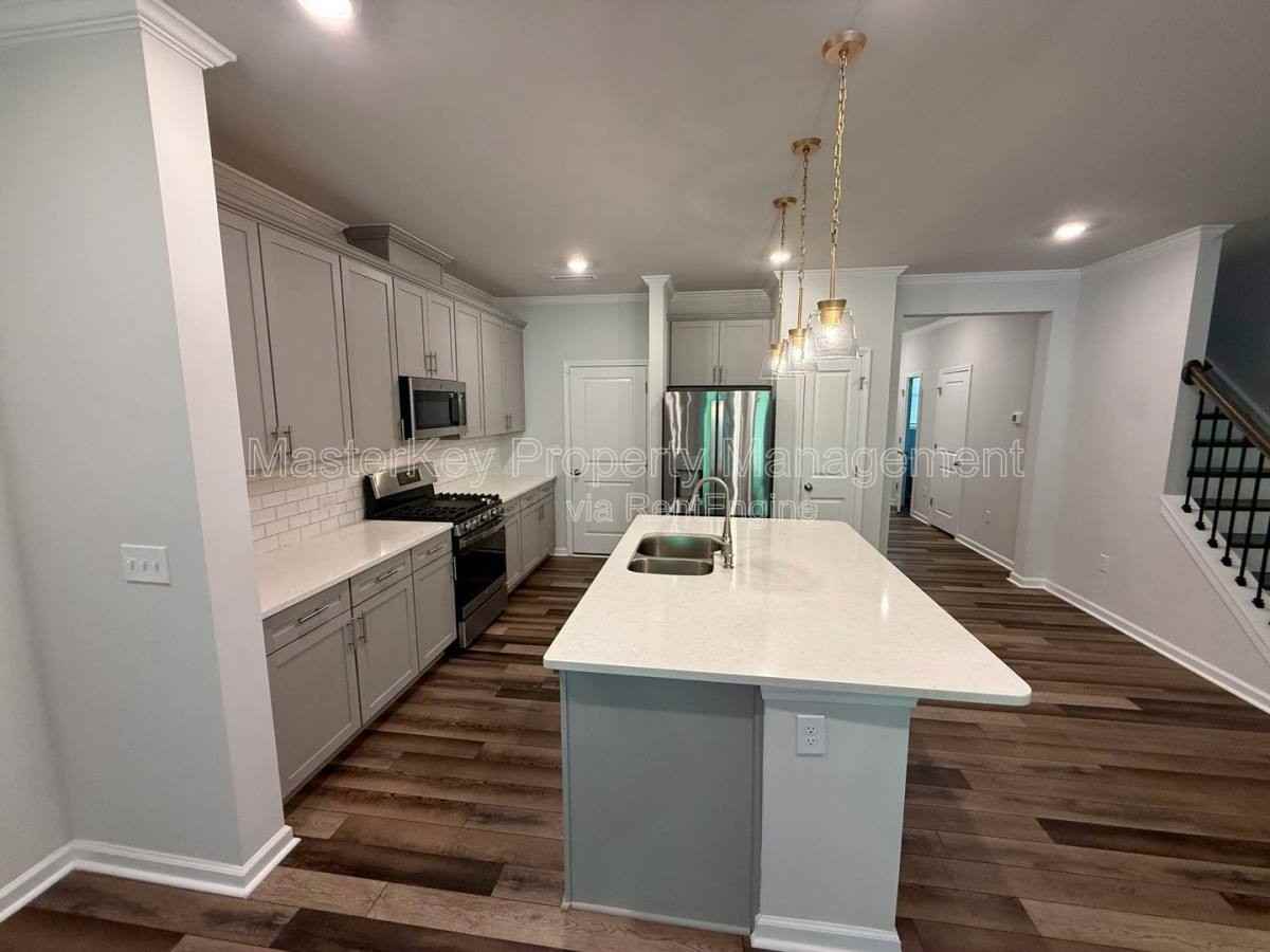 181 Millennium Dr - Photo 3 of 10
