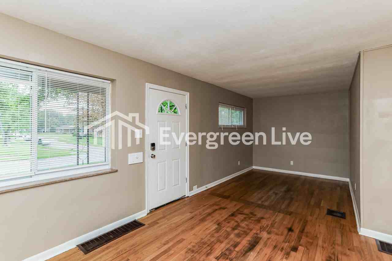 2030 Faywood Dr - Photo 3 of 15