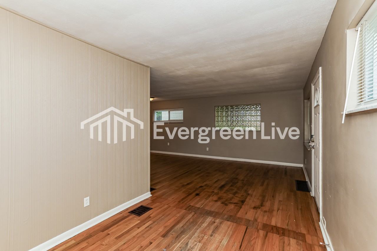 2030 Faywood Dr - Photo 4 of 15