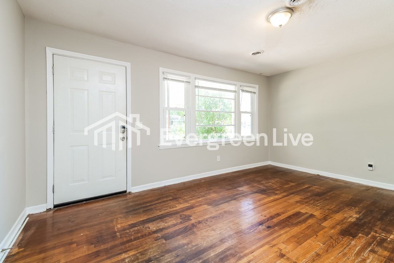 528 Atterbury Dr - Photo 2 of 11
