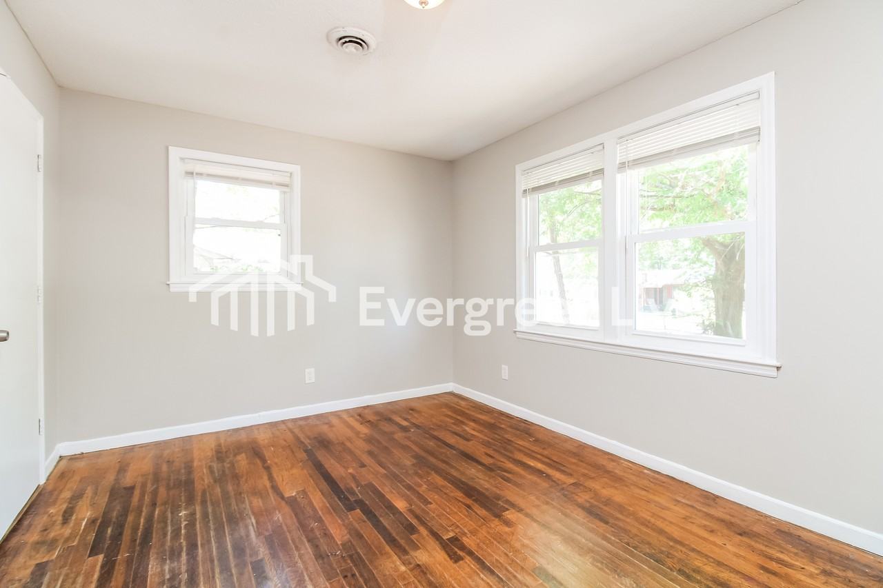 528 Atterbury Dr - Photo 5 of 11
