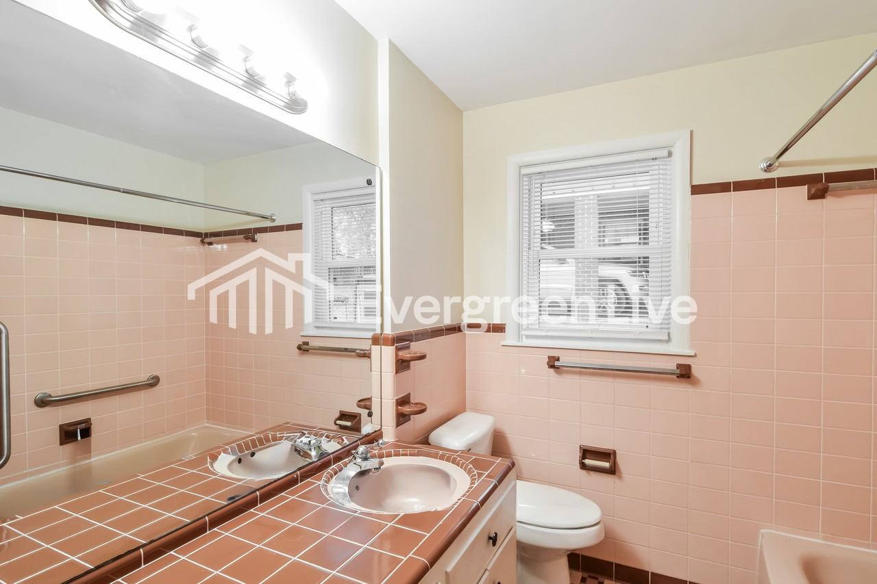 515 Chatsworth Dr - Photo 6 of 12
