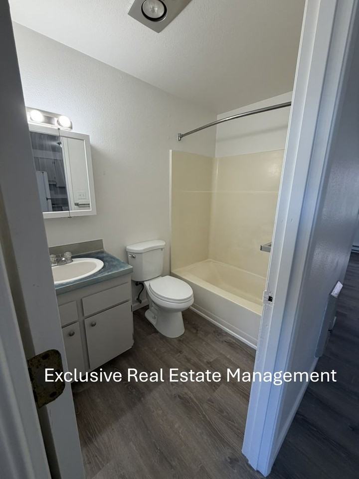 Cedar Garden Apartments 4500 - Photo 2 of 18