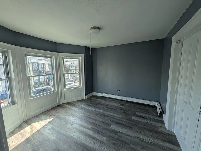 245 Brooks St - Photo 2 of 5