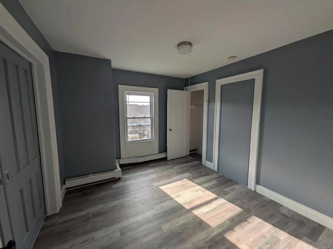 245 Brooks St - Photo 3 of 5