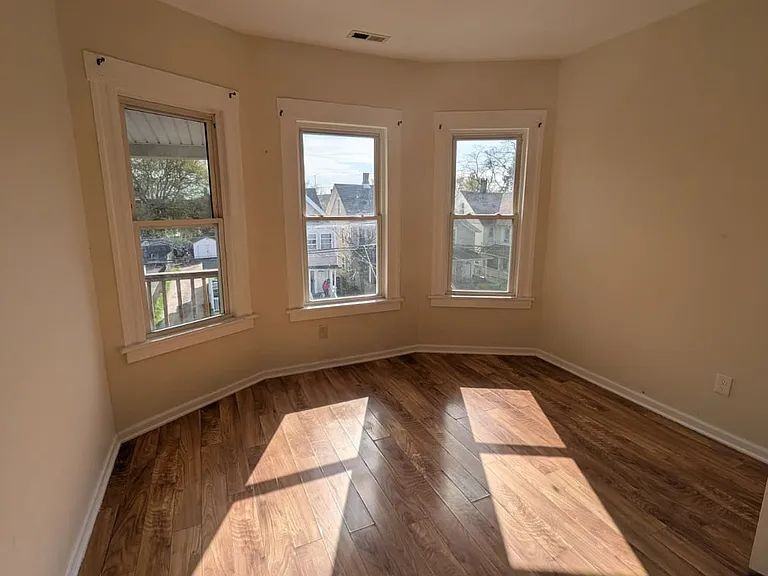 928 Hancock Ave - Photo 4 of 7
