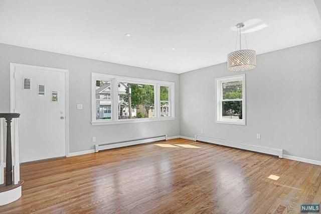 180 Vanderburgh Ave - Photo 5 of 20