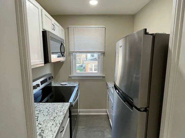 95 Hawthorne Ave - Photo 2 of 7