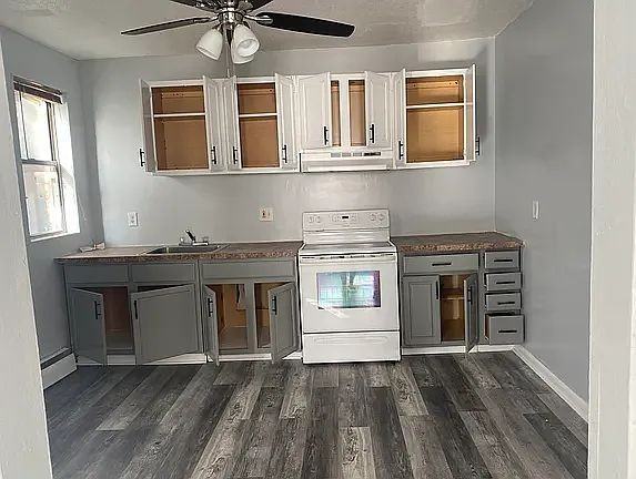 196 Park St - Photo 2 of 6