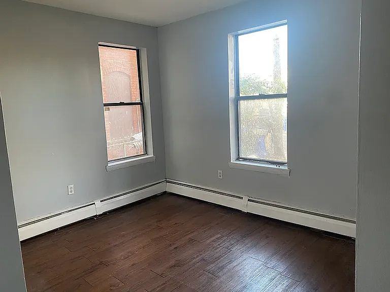 196 Park St - Photo 5 of 6