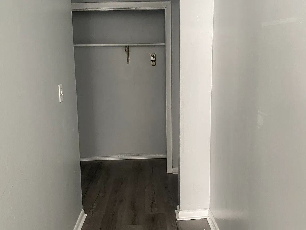 196 Park St - Photo 6 of 6