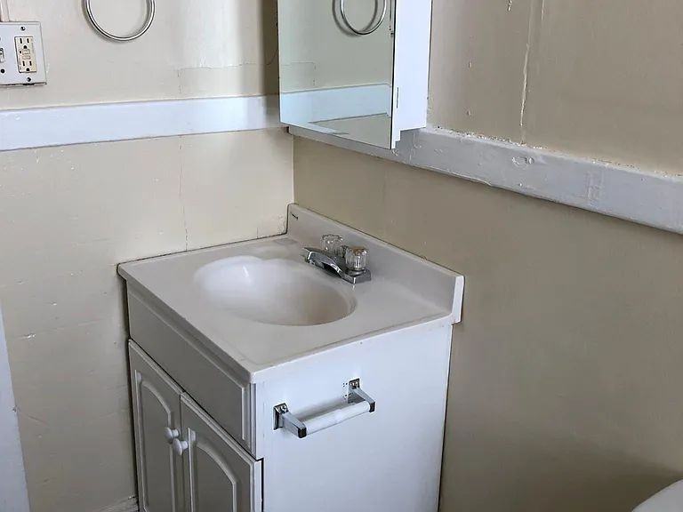 86 Winthrop St - Photo 4 of 12
