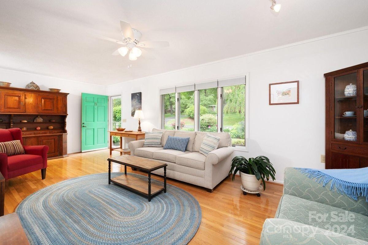 8 Rhododendron Pl - Photo 3 of 16