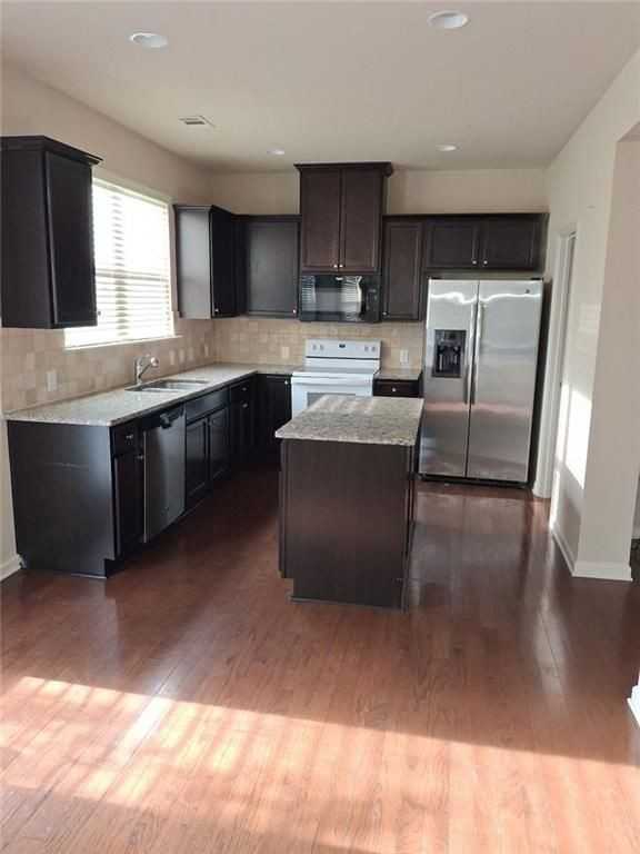 566 Jody Pl - Photo 2 of 31
