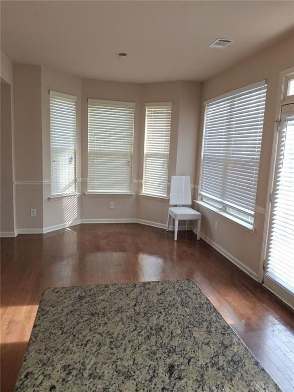 566 Jody Pl - Photo 3 of 31