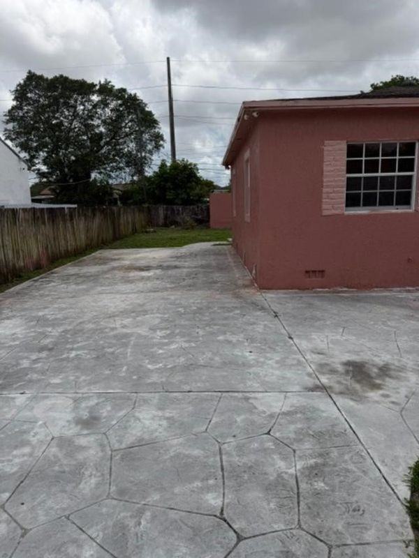 9230 Nw 16th Ave - Photo 3 of 22