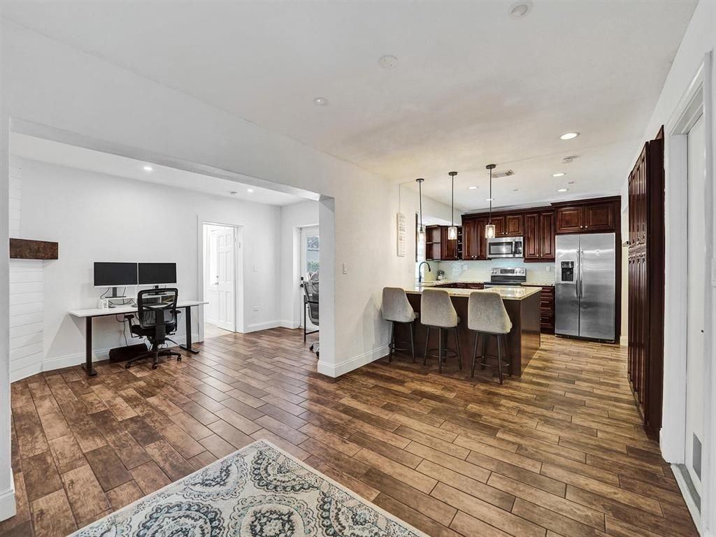 4960 Sw 89th Ave - Photo 5 of 8
