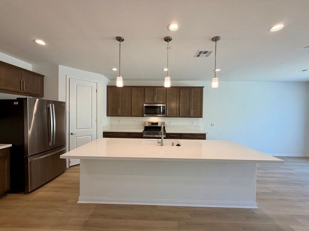 21600 Thomas Ct - Photo 2 of 25