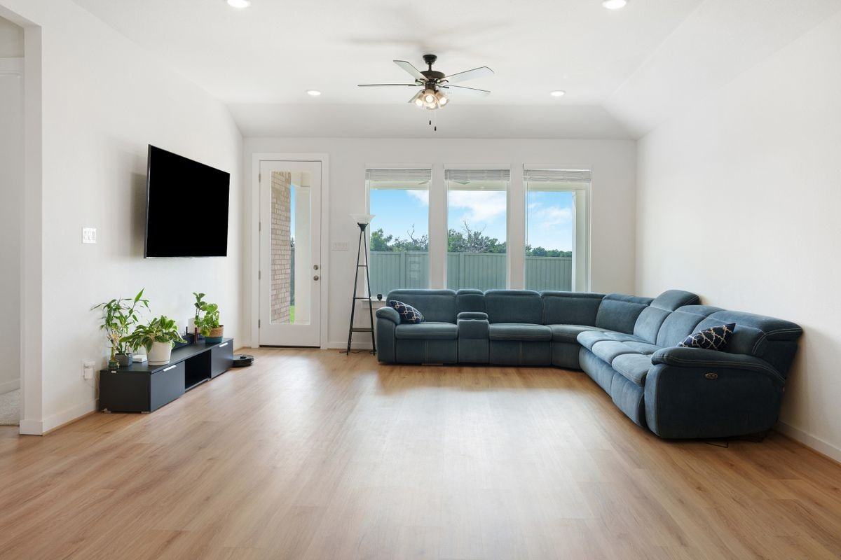 316 Amista Dr - Photo 3 of 36