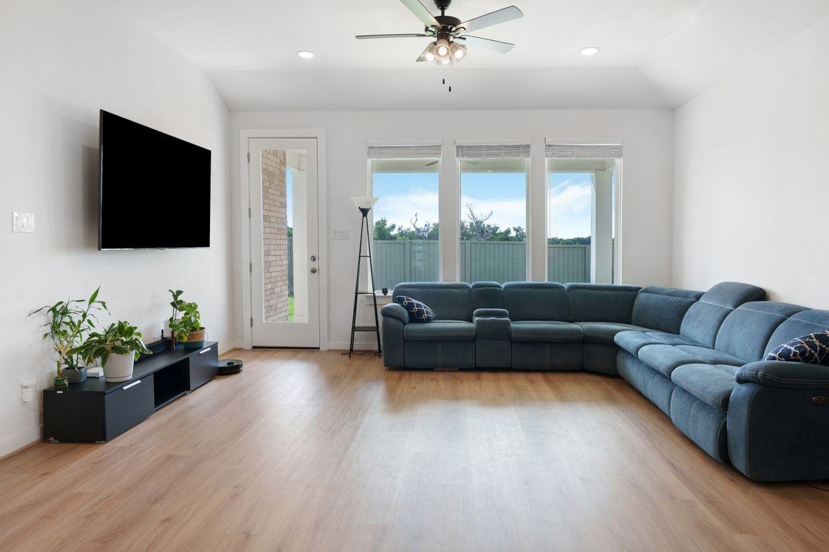 316 Amista Dr - Photo 4 of 36