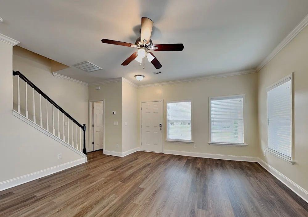 117 Tulip Dr - Photo 2 of 6