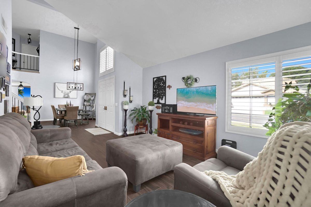 885 Oakland Hills Dr - Photo 4 of 48