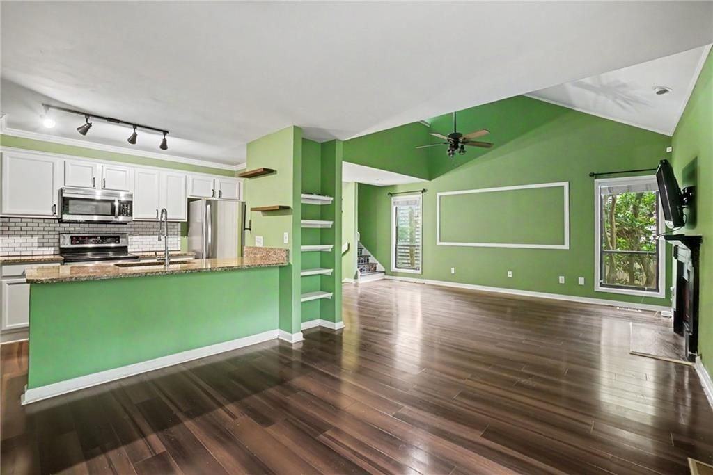1006 Creatwood Cir Se - Photo 7 of 28