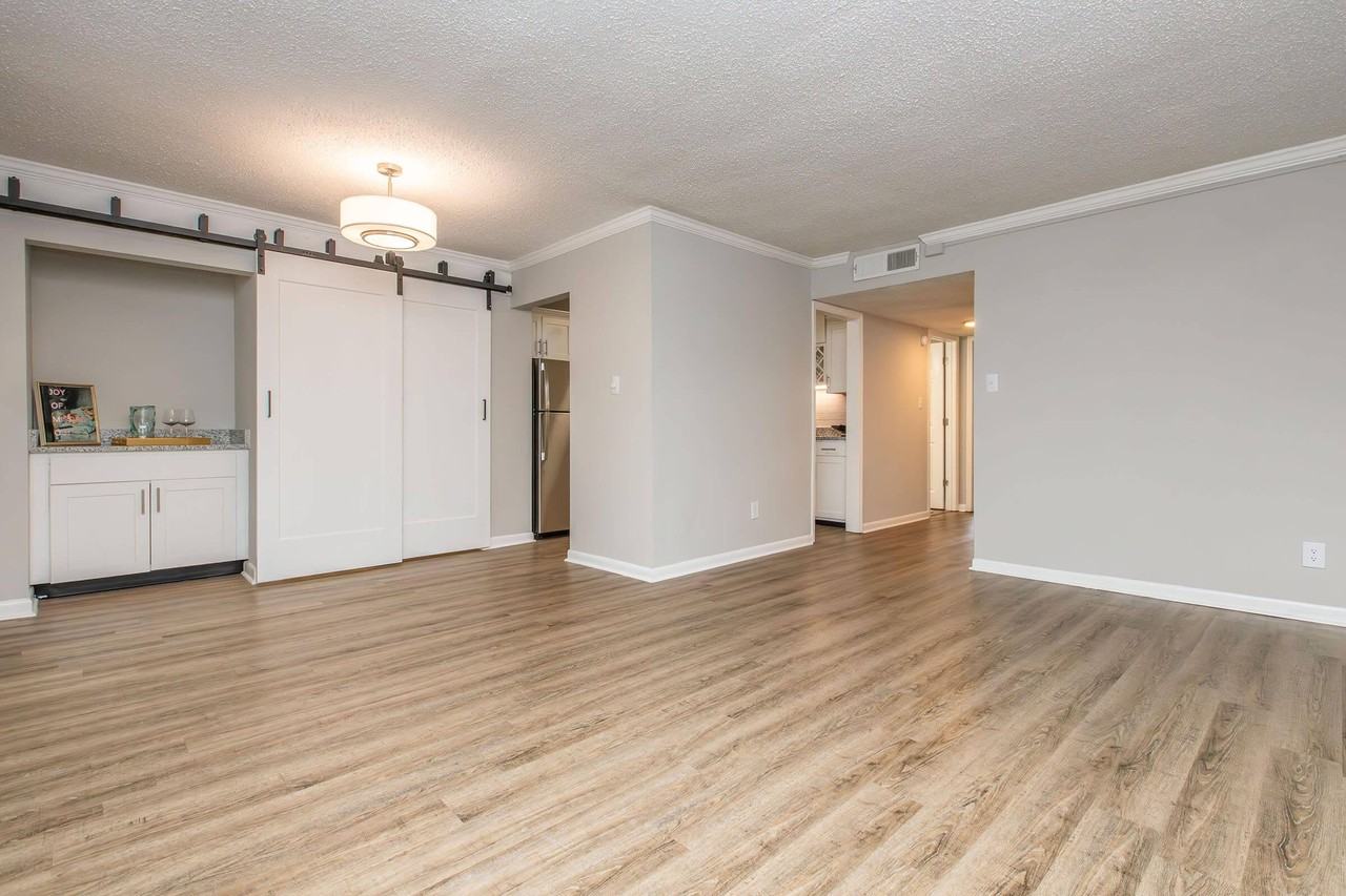 Kingston Pointe Apartments - Photo 2 of 50