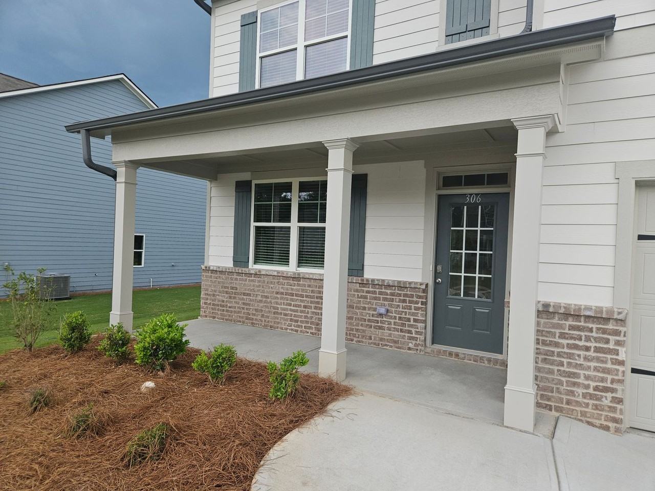 306 Thompson Ridge Ln - Photo 2 of 14