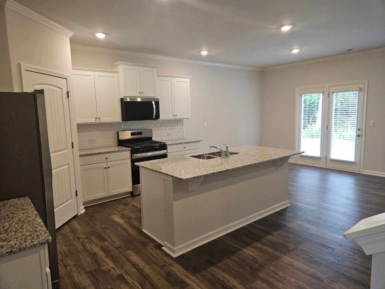 306 Thompson Ridge Ln - Photo 3 of 14