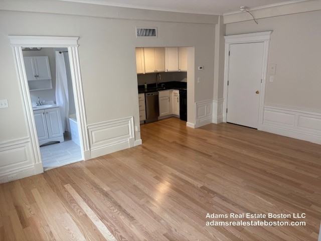 464-466 Commonwealth Ave. & Charlesgate #707 - Photo 2 of 7
