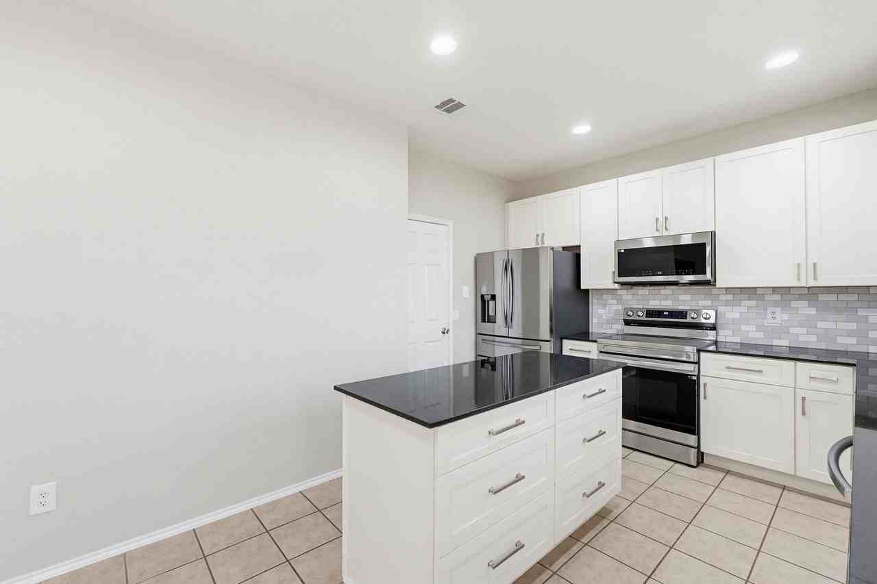 4603 Sydney Harbour Ct - Photo 6 of 19