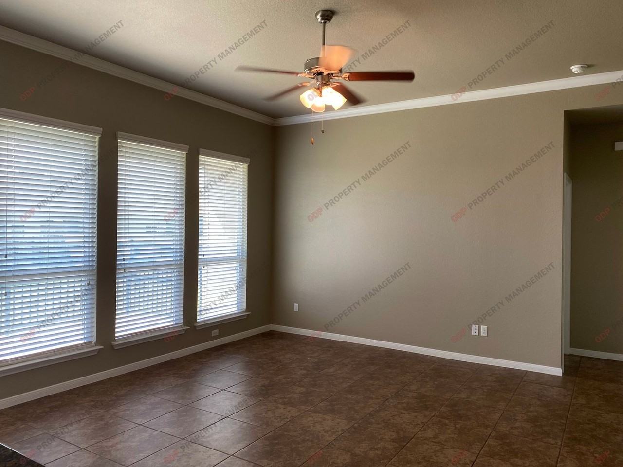 5607 Blackstone Dr - Photo 4 of 14