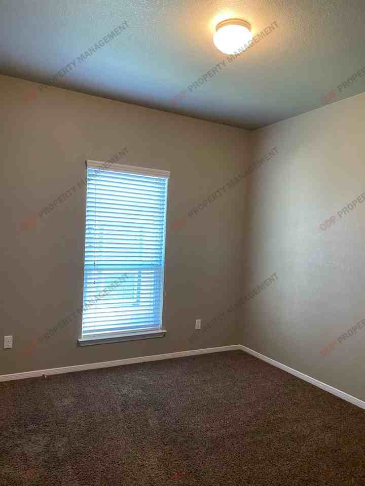 5607 Blackstone Dr - Photo 7 of 13