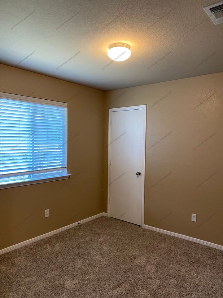 2907 Burlington - Photo 6 of 11