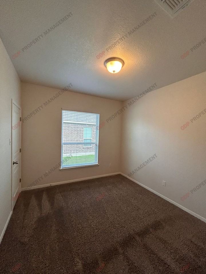 516 Cross Dr - Photo 6 of 12