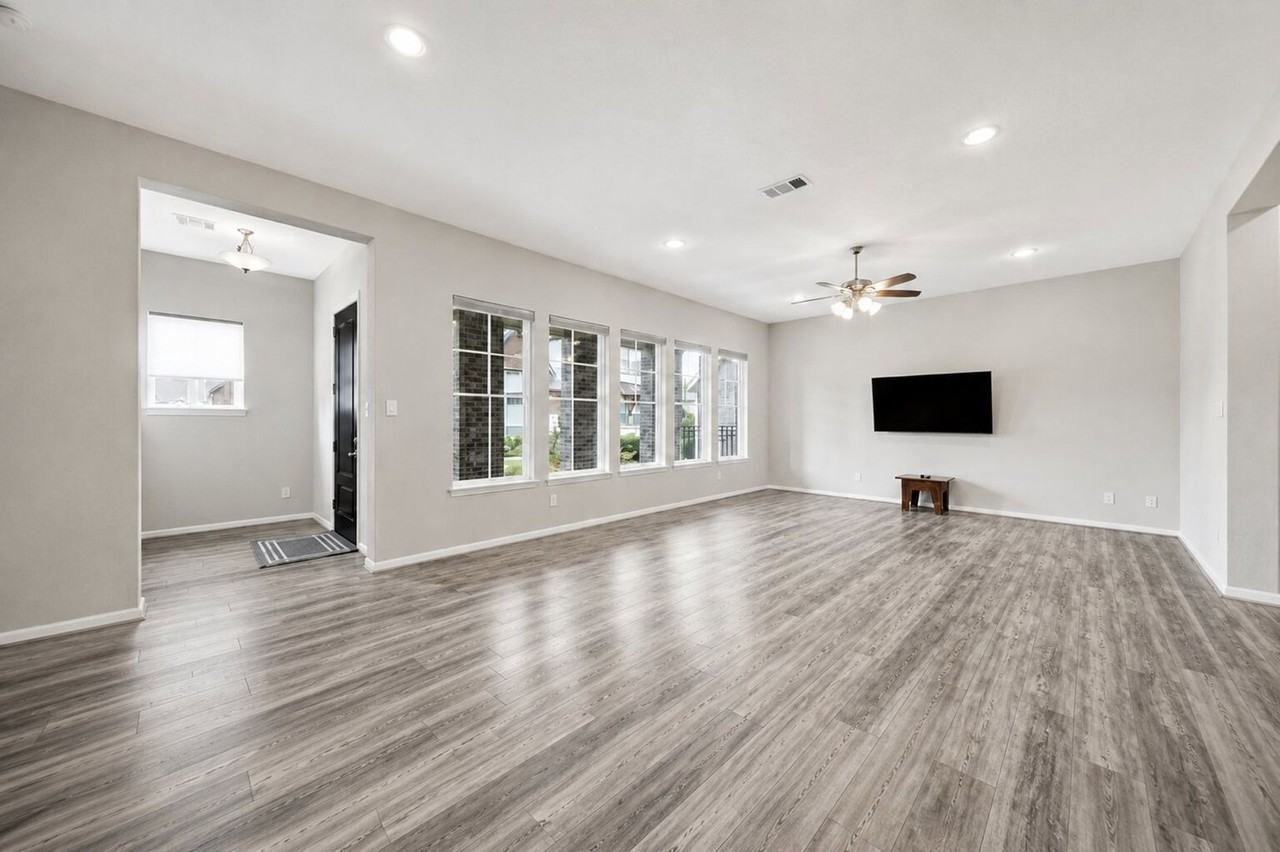 18306 Median Hills Ct - Photo 4 of 47
